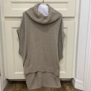 Tan light sweater short wide sleeve